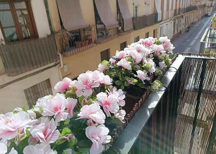 New! Luxury City Center & 2 Balconies
